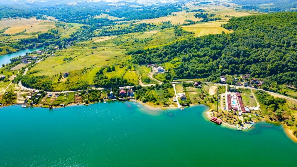 Lacul Cinciș, între mister și vrajă: Se spune că blestemele îl bântuie și azi