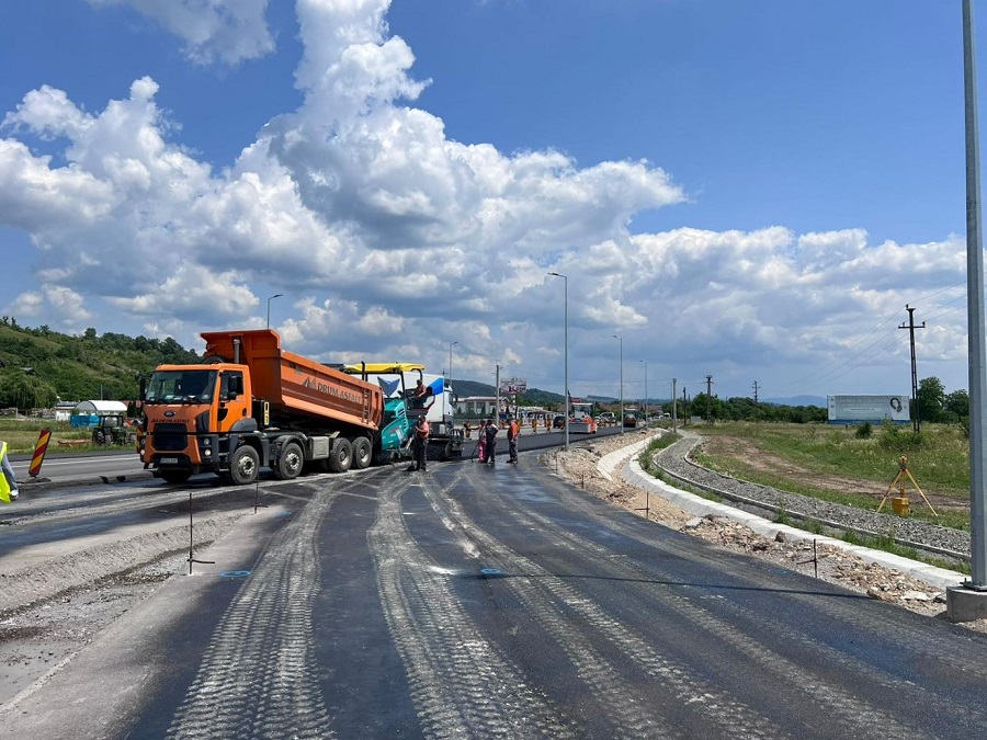 A început turnarea asfaltului pe Centura Aleșd