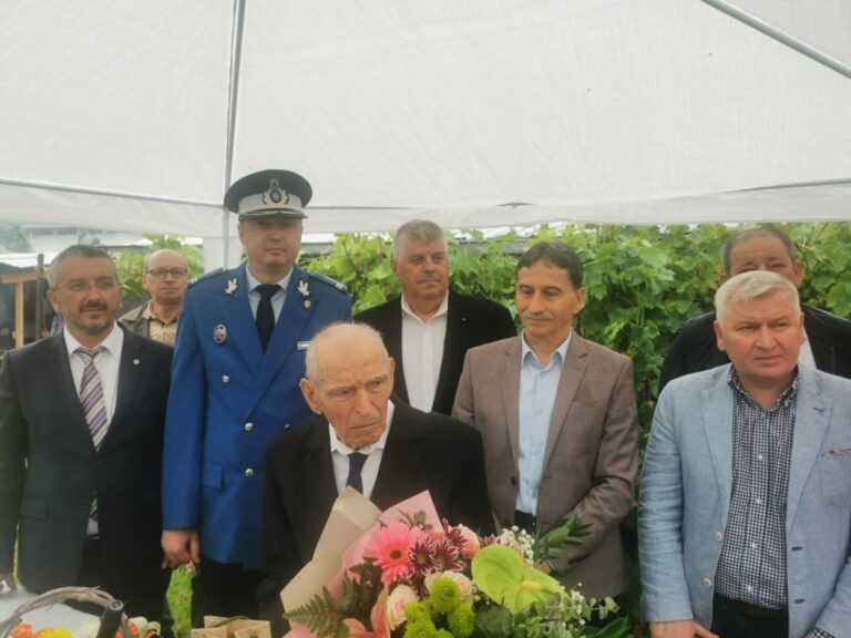 Jandarmii din Alba l-au sărbătorit pe veteranul de război Ioan Cerghedean: A împlinit 101 ani