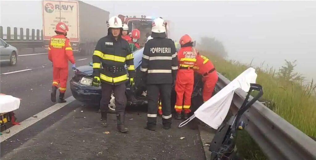 Accident rutier pe A1 Sebeș-Sibiu: O mașină oprită pe banda 1 a fost lovită de un TIR