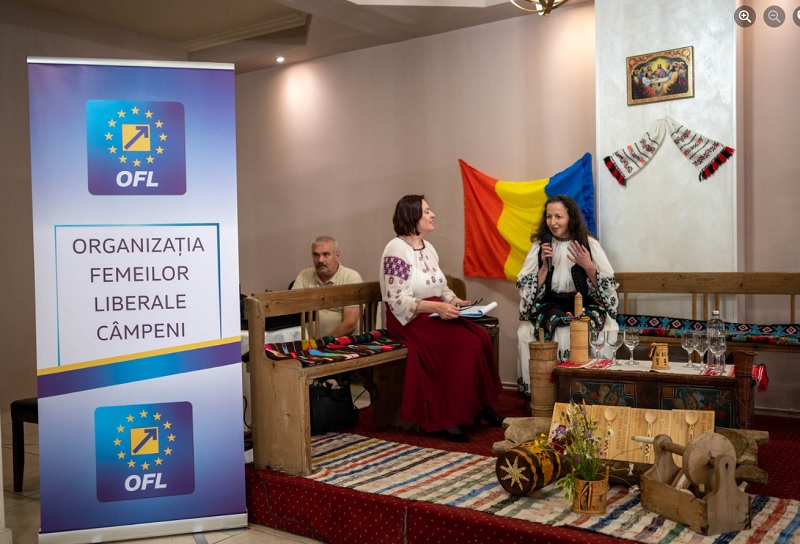 Femeile Liberale din Câmpeni au organizat un eveniment dedicat portului tradițional din Țara Moților