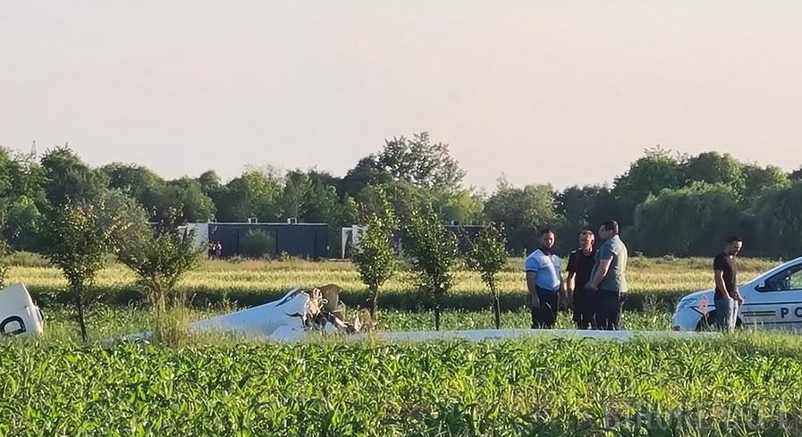 (FOTO-VIDEO) Un bărbat a murit lângă Oradea după ce s-a prăbușit cu planorul