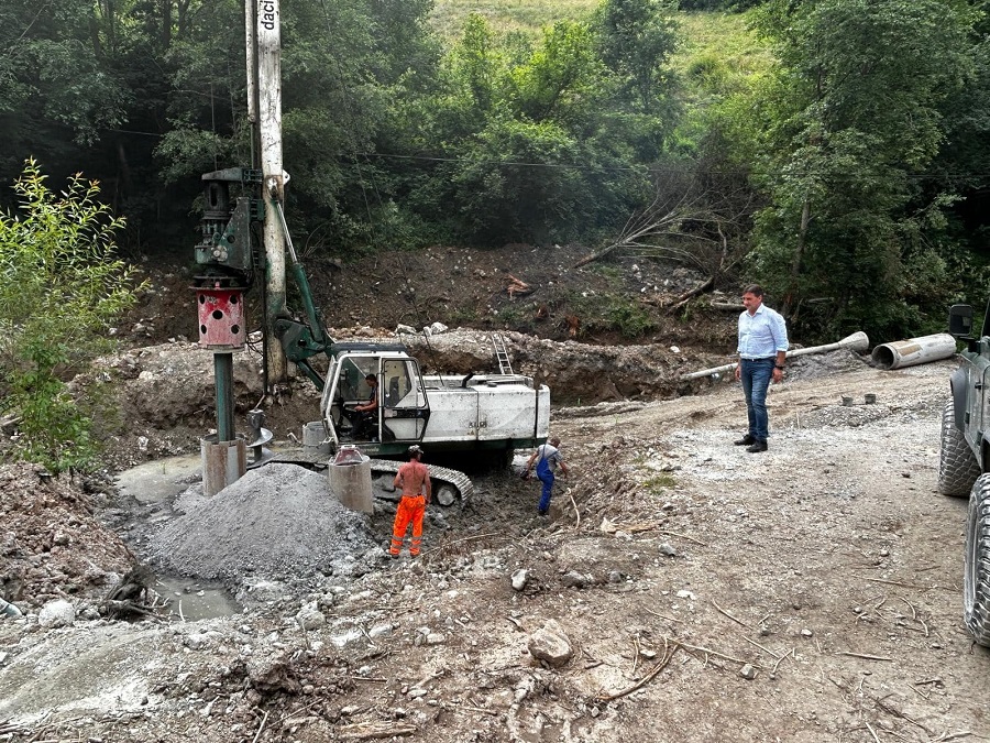 Se lucrează la foc continuu la Transalpina de Apuseni! Hațegan: Peste 200 de muncitori, cu zeci de utilaje, lucrează la toate tipurile de lucrări