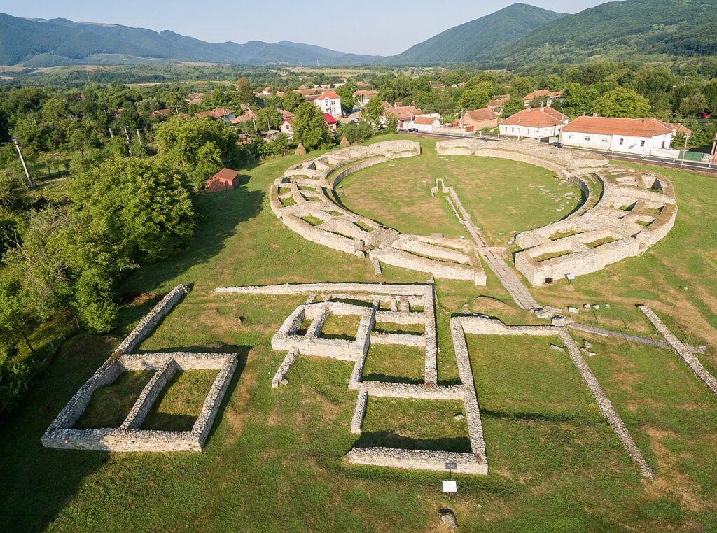 Amfiteatrul roman de la Ulpia Traiana Sarmizegetusa va fi renovat? Cât vor costa lucrările de reabiliatare?