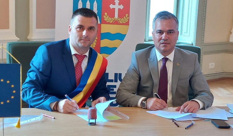 Mircea Braiti a semnat contractul pentru asfaltarea ultimelor străzi neasfaltate din Buteni