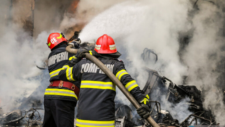 Incendiu la o mașină pe autostrada A1 Sebeș – Deva
