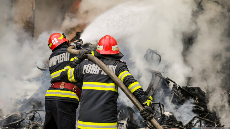 Incendiu la o mașină pe autostrada A1 Sebeș – Deva