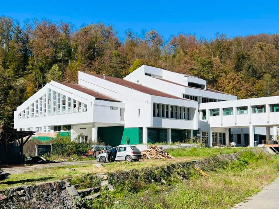 Hotel Moneasa va renaște: Va avea camere de 3 și 4 stele și o bază de tratament modernizată