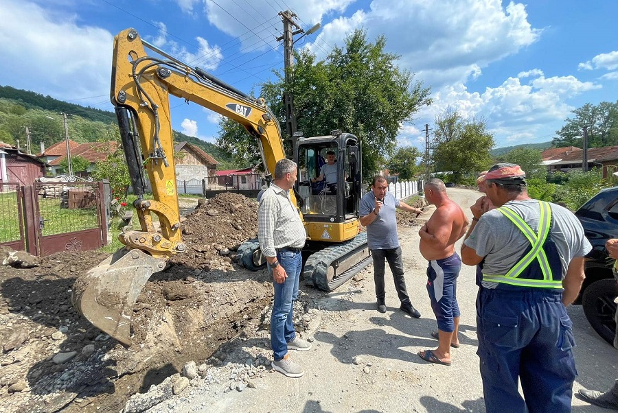 Continuă investițiile în infrastructura din Vața de Jos: Lință și Marian vor din Vața Băi, perla Țării Zarandului