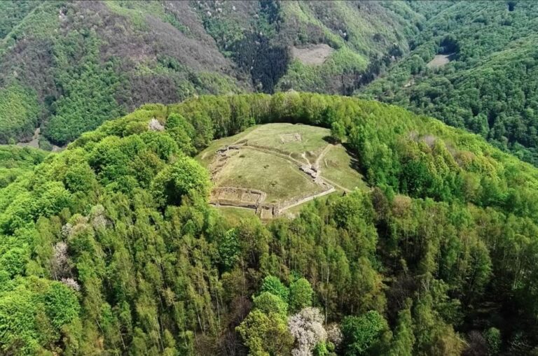 Cetatea dacică Blidaru, simbol al ingeniozității dacilor, dovedește măiestria ingeniozitatea arhitecturală a dacilor