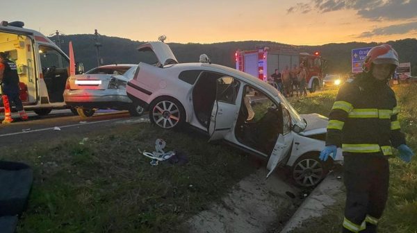 Patru persoane au fost rănite grav într-un accident pe DN76 în zona Ocișor