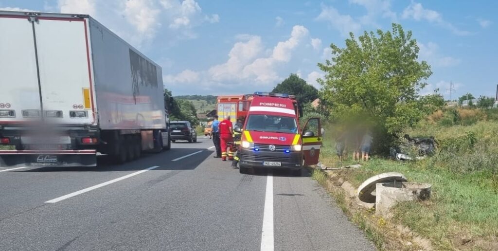 Accident pe „drumul morții” Cluj-Oradea, în Izvorul Crișului: Un șofer s-a răsturnat cu mașina
