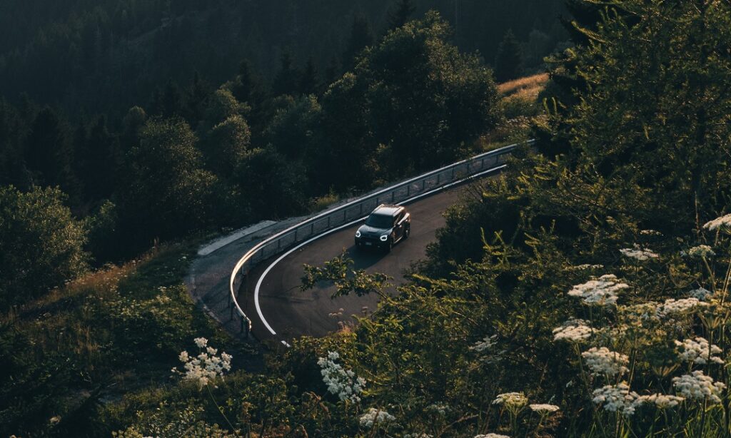 Pe drumul Dieci–Dezna, „Transalpina Aradului”, se lucrează intens: Stadiul lucrării este la circa 85%