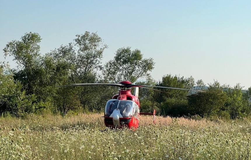 O femeie a murit înecată în râul Strei şi alte cinci persoane au fost transportate la spital după ce au fost luate de curenţi,