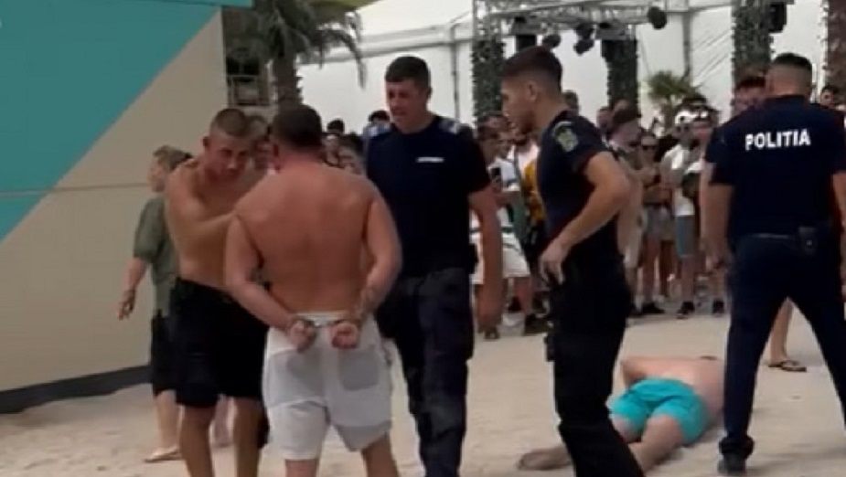 Jandarmul care bate cocalarii cu mâinile goale pe plajă la Costinești, favoritul publicului: Să fie promovat!