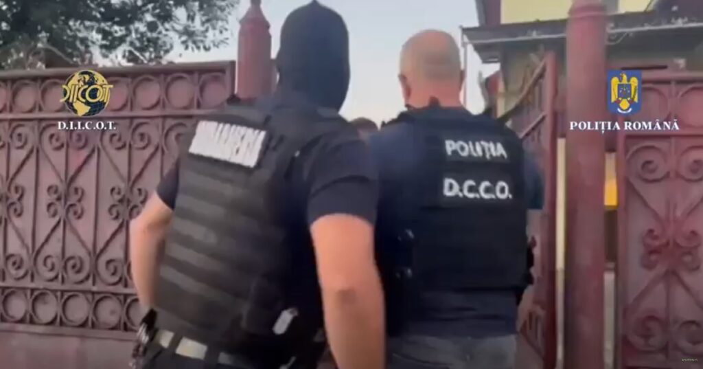 (VIDEO) Percheziții în Alba la o grupare de trafic de migranţi, destructurată de DIICOT