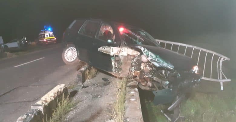 Accident în Izvorul Crișului: Aproape să cadă cu mașina într-o râpă!