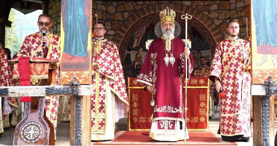 Înaltpreasfințitul Părinte Irineu a săvârșit Sfânta Liturghie la Mănăstirea de la Lupșa