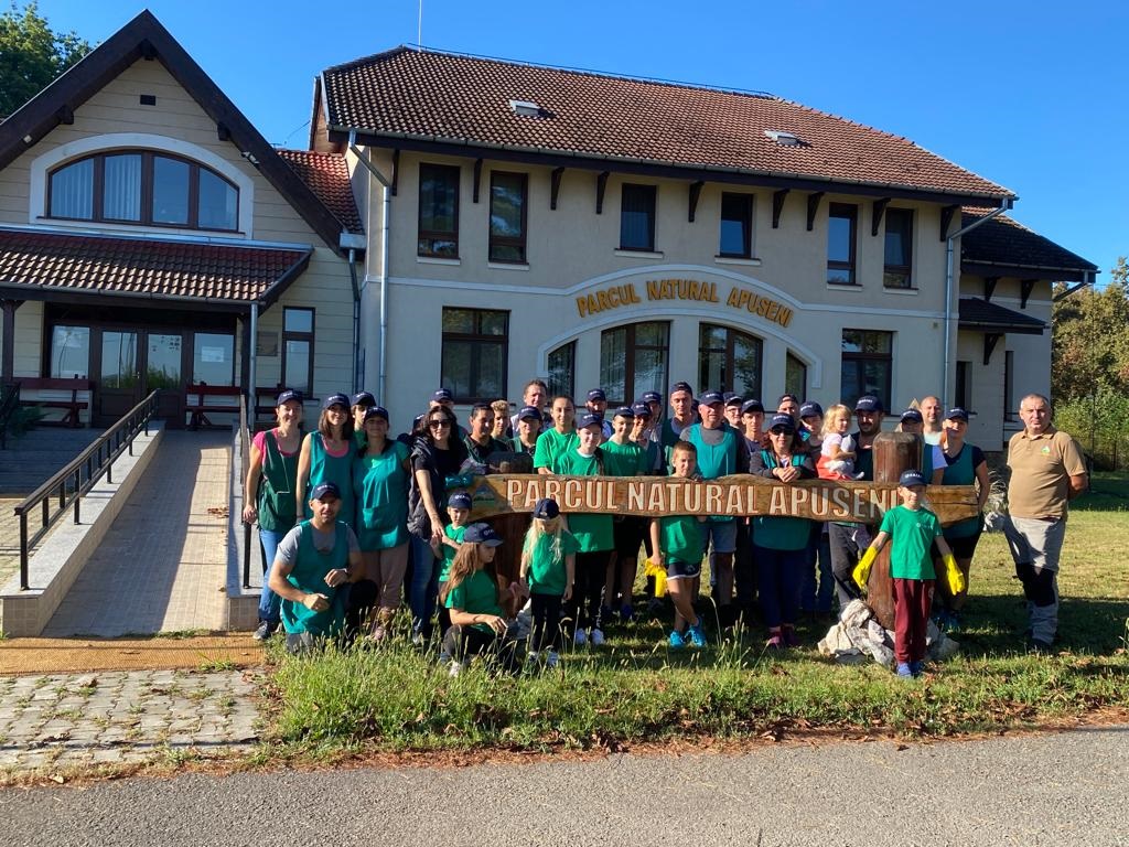 Acțiune de igienizare în Apuseni, în zona DN75, între Băița și satul de Vacanță Vârtop