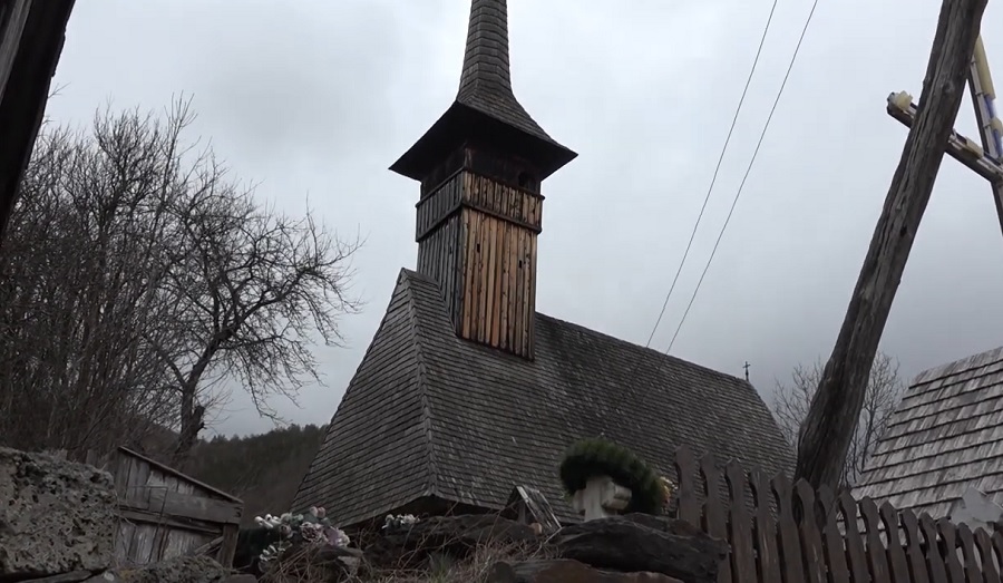 Biserica Sfinții Trei Ierarhi, din Goiești, cu picturi realizate de „zugravul Apusenilor” din Abrud