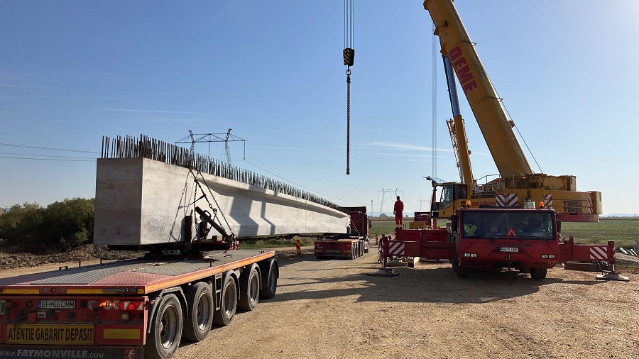 Lucrările la Centura Oșorhei au avansat: S-au montat grinzile la podul de peste Valea Bonar