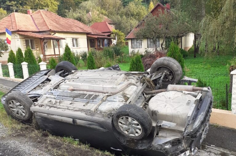 Accident grav pe DN1E60 Cluj-Oradea la Ciucea: Doi adulți și trei minori au fost duși la spital!