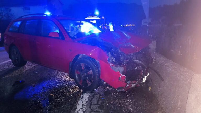 Două persoane au fost rănite într-un accident pe centura ocolitoare a orașului Câmpeni