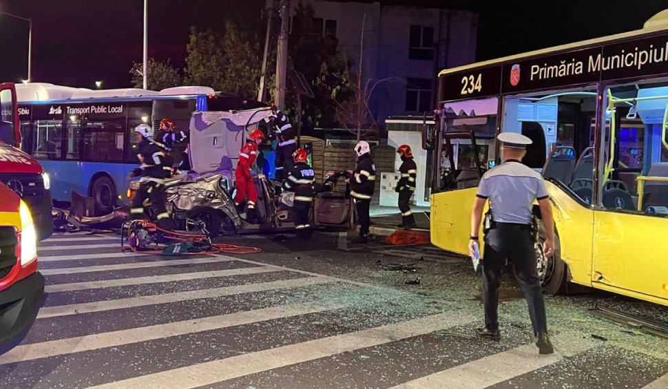 Un șofer aflat la volanul unui BMW înmatriculat ZEU, şi-a omorât o prietenă lângă Cimitirul Municipal, după ce a pierdut controlul maşinii