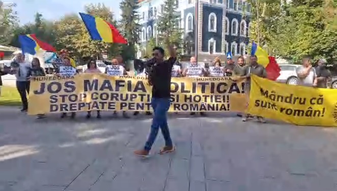 AUR l-a întâmpinat în Hunedoara cu huiduieli pe Ciolacu! Bârstan: Ciolacu, unul dintre artizani distrugeri țării se afla în Hunedoara, județul pe care PSD-ul, l-a făcut praf