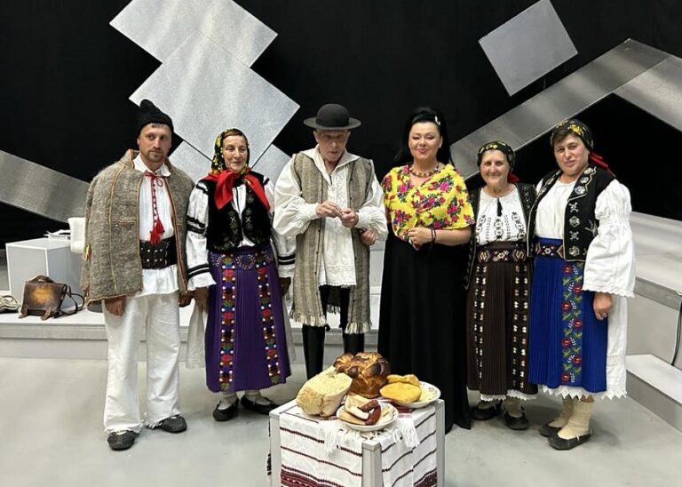 Grupurile tradiționale din Negreni și Orman au fost promovate în emisiunea „Drumul lui Leșe”