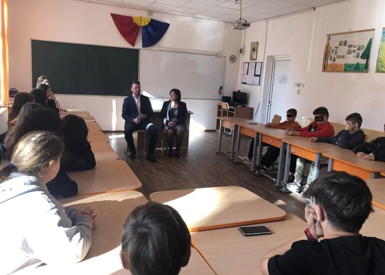 Alex Dîlv s-a întors la firul ierbii, la tineri și între tineri