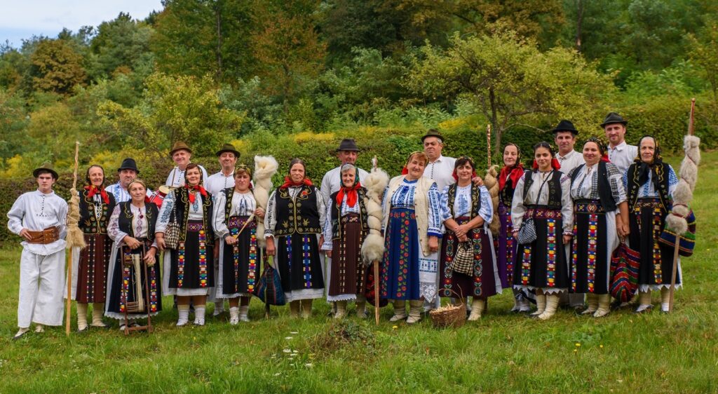 Sătenii din Negreni vor prezenta jocurile și obiceiurile Țării Călatei, duminică, la Festivalul Jocului Tradițional