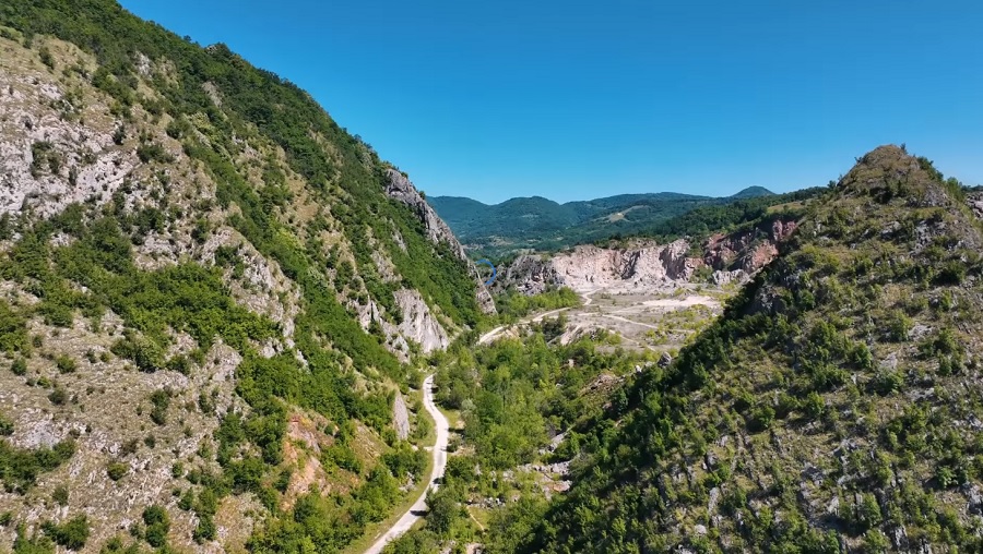 Calcarele de la Crăciunești sau Măgurile Băiței, ascunse în fascinanții Metaliferi, de o frumusețe rară