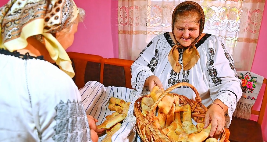 Nana Lina de la Hărțăgani și rețeta de vărzare, plăcinte tradiționale cu varză care se gătesc în posturi