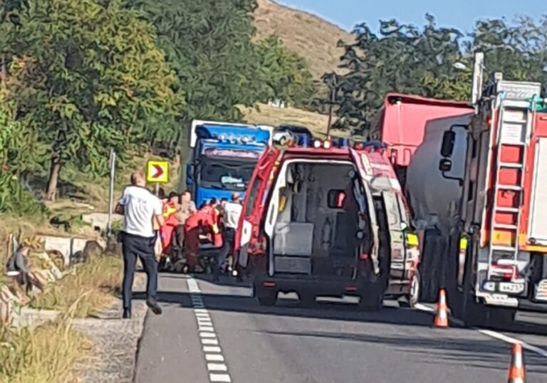Accident grav pe DN76 la intrare în Hidiselu de Sus: O femeie care a suferit multiple leziuni a murit