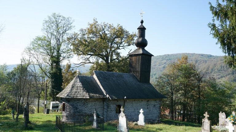 Biserica de lemn din Ionești, construită în 1730, martoră la luptele lui Horea și Avram Iancu