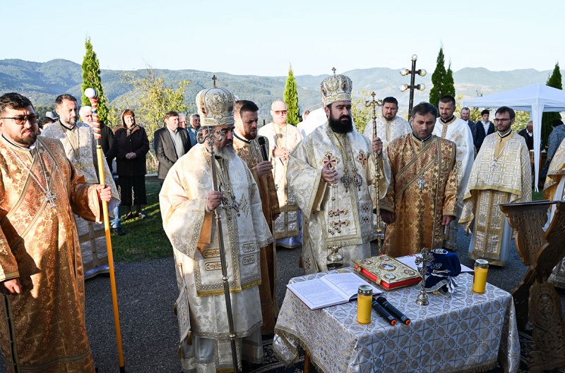 Biserica „Adormirea Maicii Domnului” din Luncoiu de Sus a fost târnosită