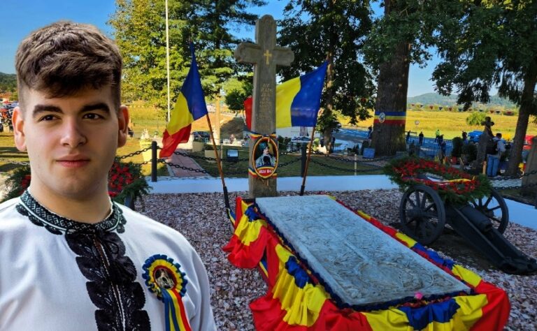 Tulnicul Țării Zarandului, Vlad Lință, își lansează primul album de folclor  „Dor cu dor”
