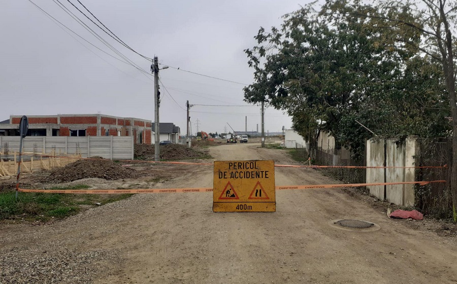 Lucrările de asfaltare a străzii Ștrandului din  Sântandrei au început