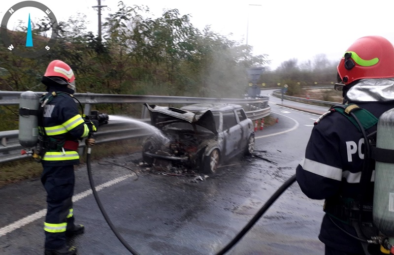 Accident pe autostrada A1, spre Coșevița: Un autoturism aflat în trafic a luat foc!