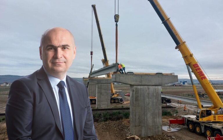 Ilie Bolojan: Au început să fie montate grinzile la pasajul rutier peste calea ferată Oradea – Cluj