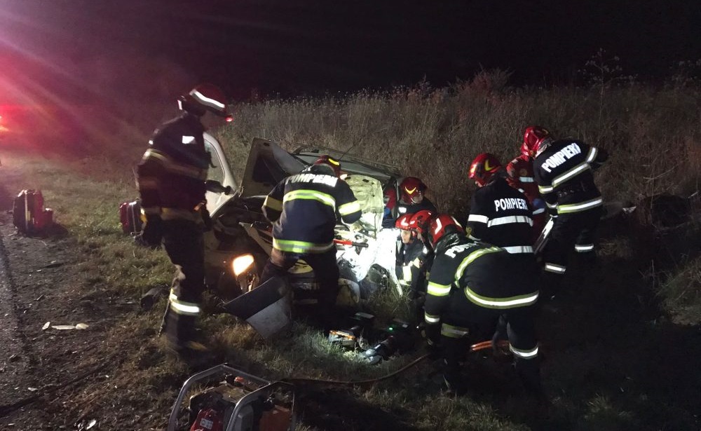 Șoferiță de 18 ani, din Aiud, a intrat în coliziune cu o mașină din sens opus: Un bărbat a decedat în urma accidentului!