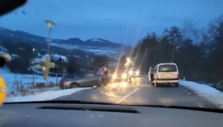 Accident rutier la Meteș în zona Postului de Poliție: Două mașini s-au lovit!