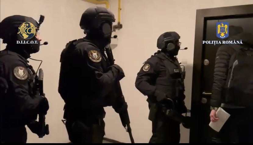 30 de percheziții in județul Hunedoara: Mascații au „cules” 20 de kg de cannabis: Au întors județul cu susul în jos!