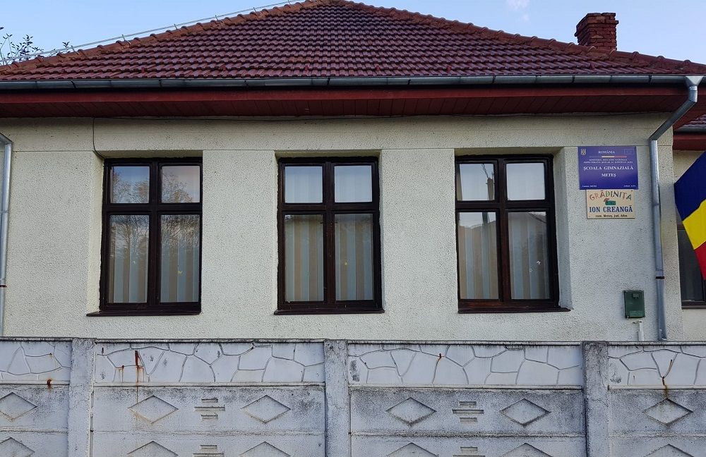 Școlile și grădinițele din Meteș vor fi dotate cu mobilier nou