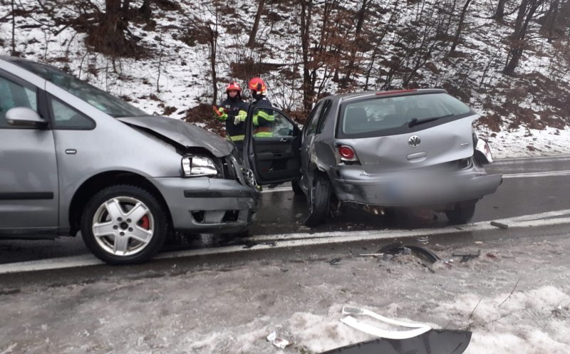 Accident pe DN1E60 Cluj-Huedin-Oradea, la Bologa, între 2 maşini: 6 persoane, preluate de  SMURD