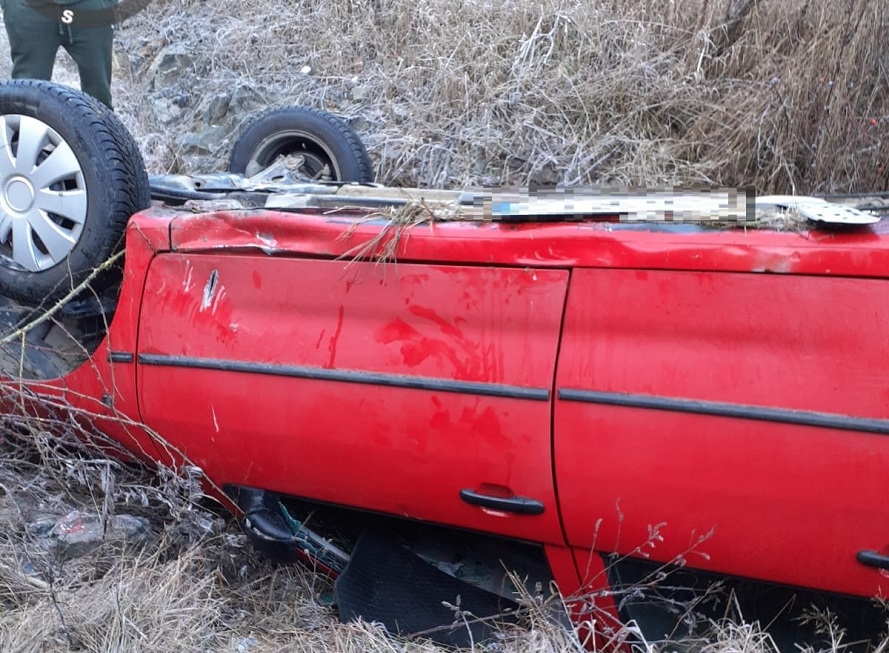Accident în Băișoara: O mașină s-a răsturnat și două femei sunt evaluate de către medici!