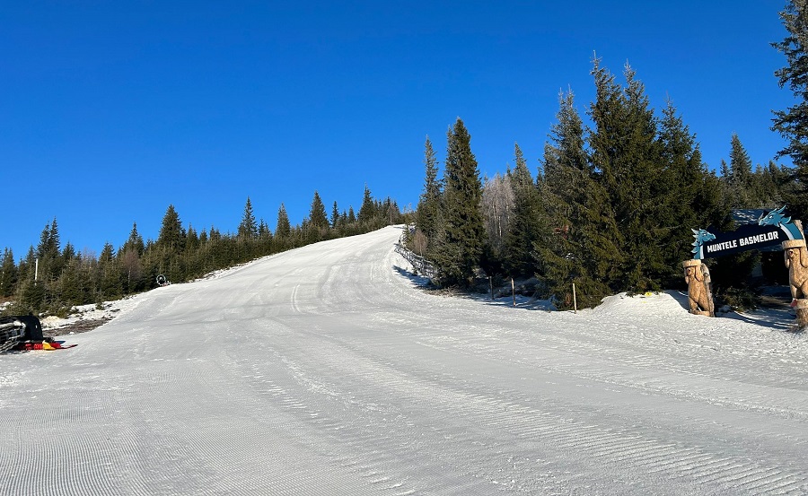 Pasionații sporturilor de iarnă sunt invitați la ski, săniuș și tubing, pe domeniul schiabil de la Buscat