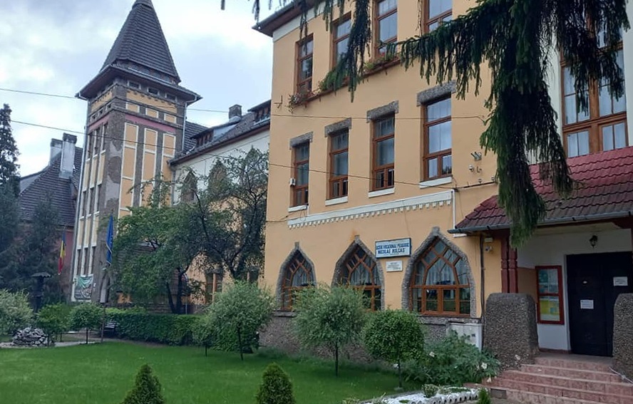 Liceul vocațional pedagogic „Nicolae Bolcaș” din Beiuș a scos la concurs postul de secretar