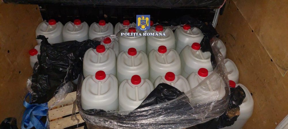 (VIDEO) Aproape 600 de litri de țuică de contrabandă, descoperiți de polițiștii din Alba